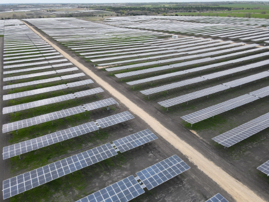 한화큐셀이 2021년에 완공한 미국 텍사스주 168MW 규모의 태양광 발전소. 한화큐셀 제공.